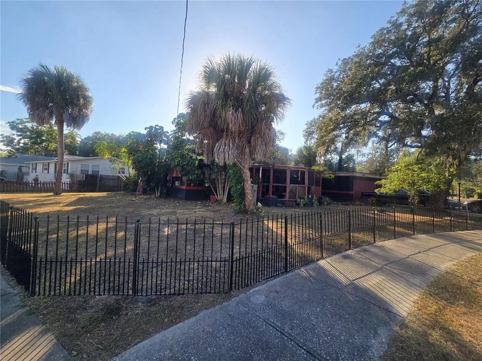 合同活跃: $390,000 (3 贝兹, 2 浴室, 1583 平方英尺)