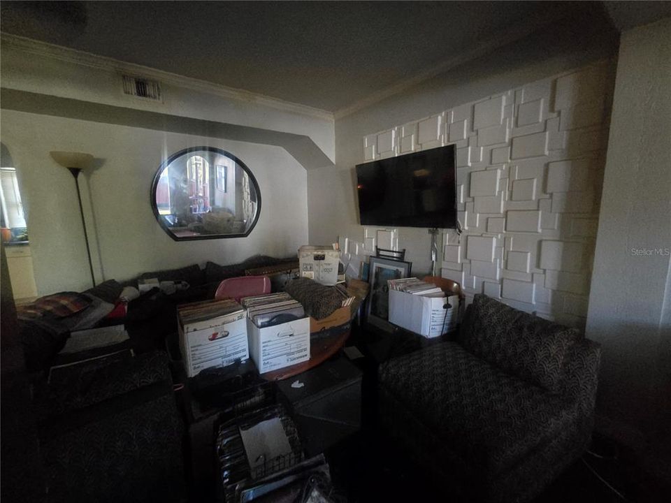 合同活跃: $390,000 (3 贝兹, 2 浴室, 1583 平方英尺)