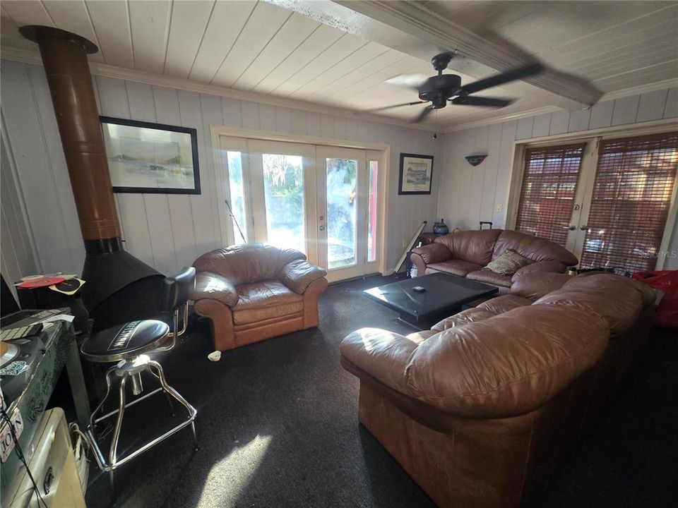 合同活跃: $390,000 (3 贝兹, 2 浴室, 1583 平方英尺)