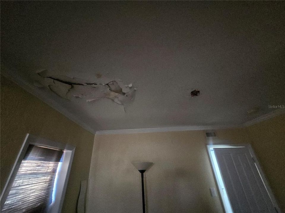 合同活跃: $390,000 (3 贝兹, 2 浴室, 1583 平方英尺)