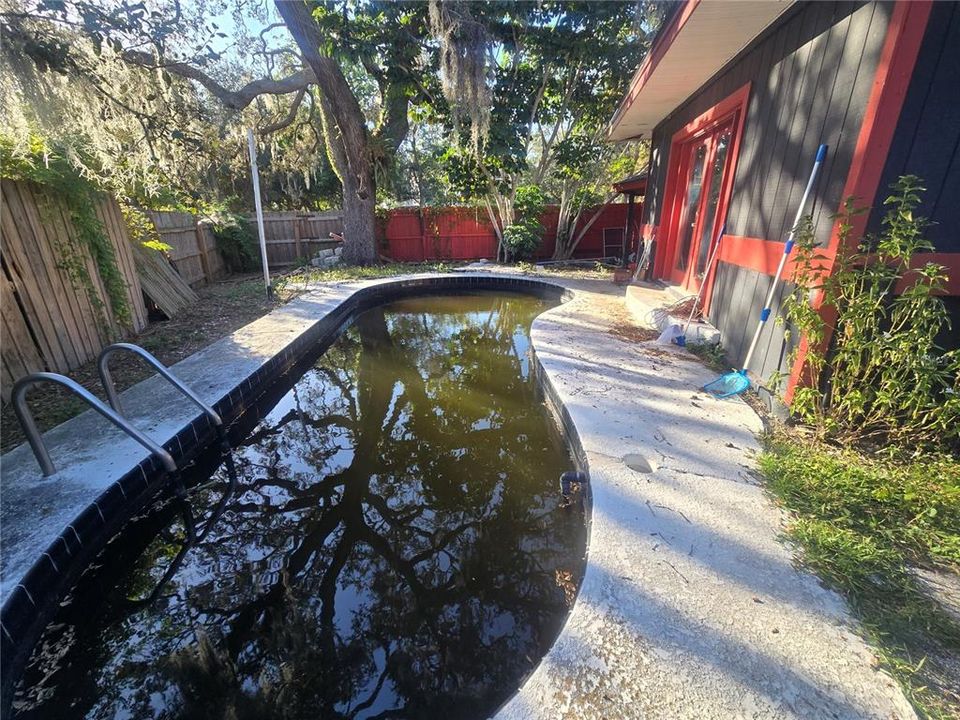 合同活跃: $390,000 (3 贝兹, 2 浴室, 1583 平方英尺)