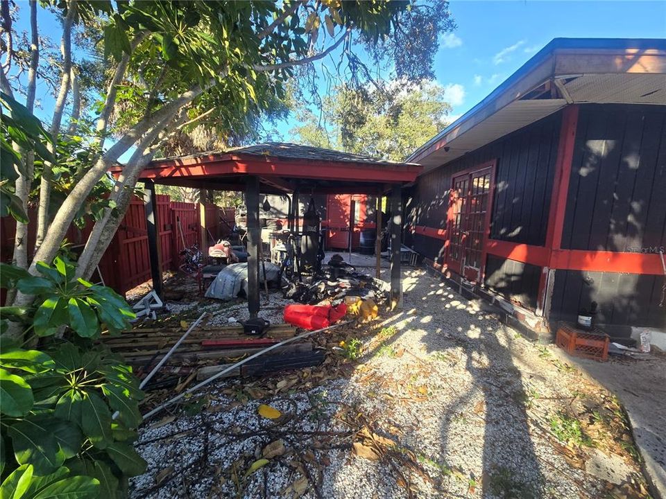 合同活跃: $390,000 (3 贝兹, 2 浴室, 1583 平方英尺)