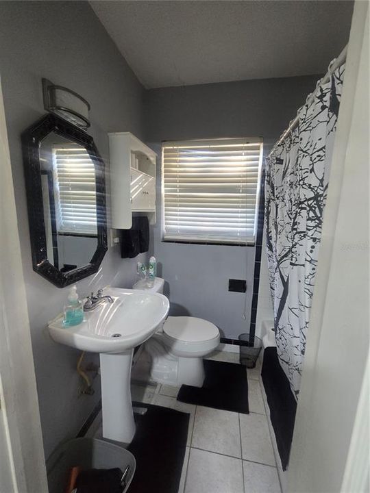 合同活跃: $390,000 (3 贝兹, 2 浴室, 1583 平方英尺)