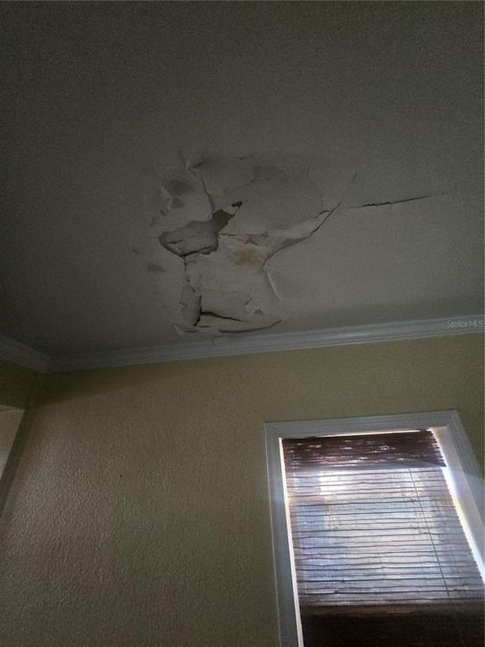 合同活跃: $390,000 (3 贝兹, 2 浴室, 1583 平方英尺)