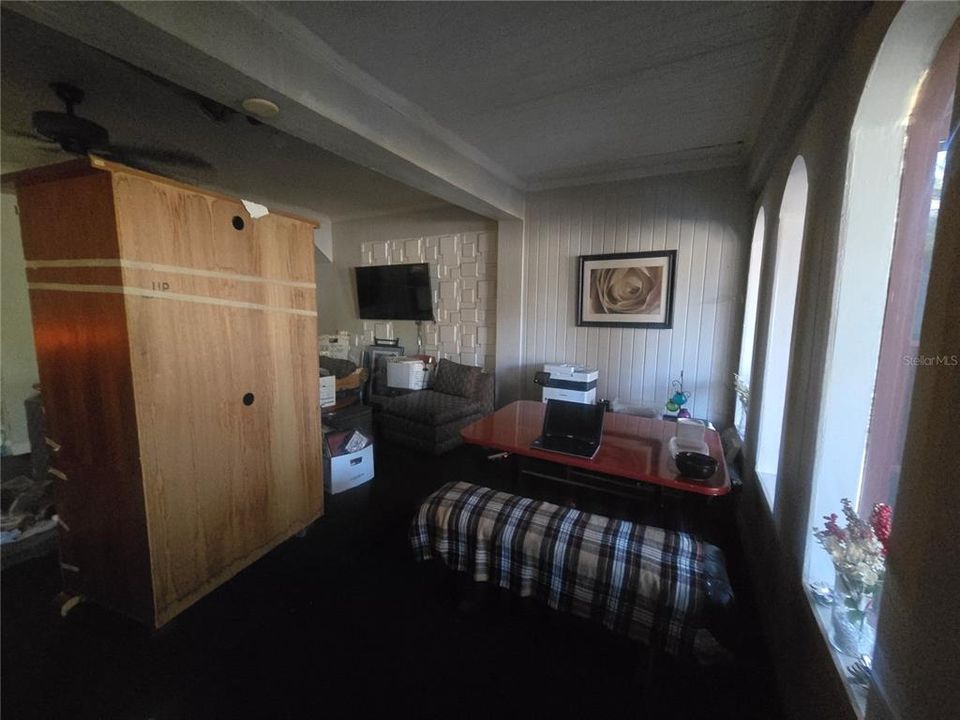 合同活跃: $390,000 (3 贝兹, 2 浴室, 1583 平方英尺)