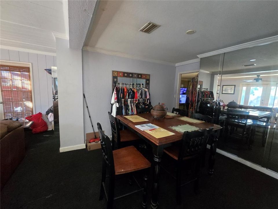 合同活跃: $390,000 (3 贝兹, 2 浴室, 1583 平方英尺)