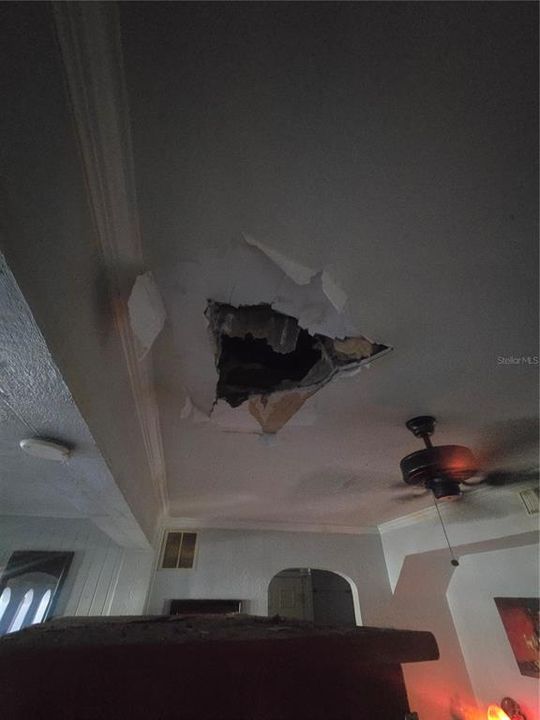 合同活跃: $390,000 (3 贝兹, 2 浴室, 1583 平方英尺)