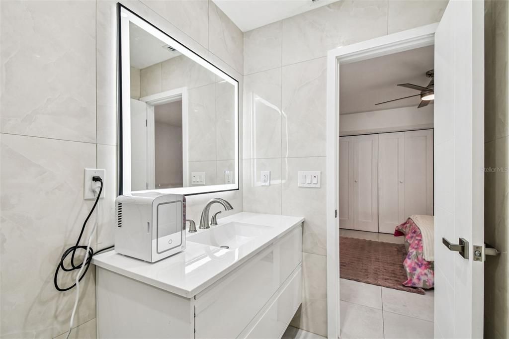 Activo con contrato: $490,000 (4 camas, 3 baños, 2121 Pies cuadrados)