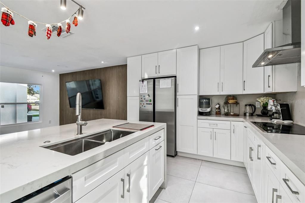 Activo con contrato: $490,000 (4 camas, 3 baños, 2121 Pies cuadrados)