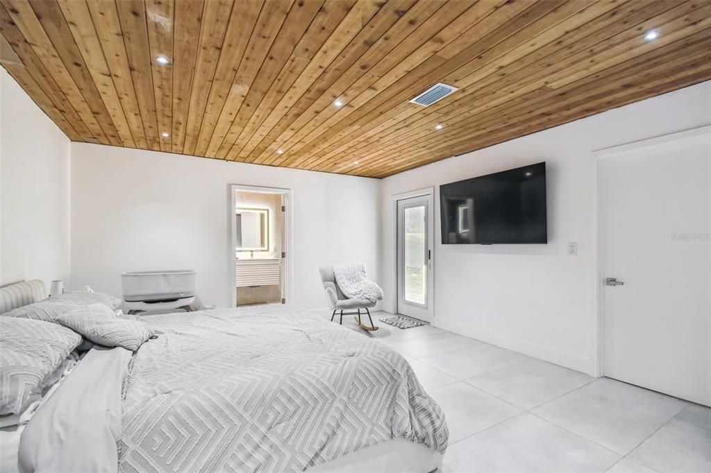 Activo con contrato: $490,000 (4 camas, 3 baños, 2121 Pies cuadrados)