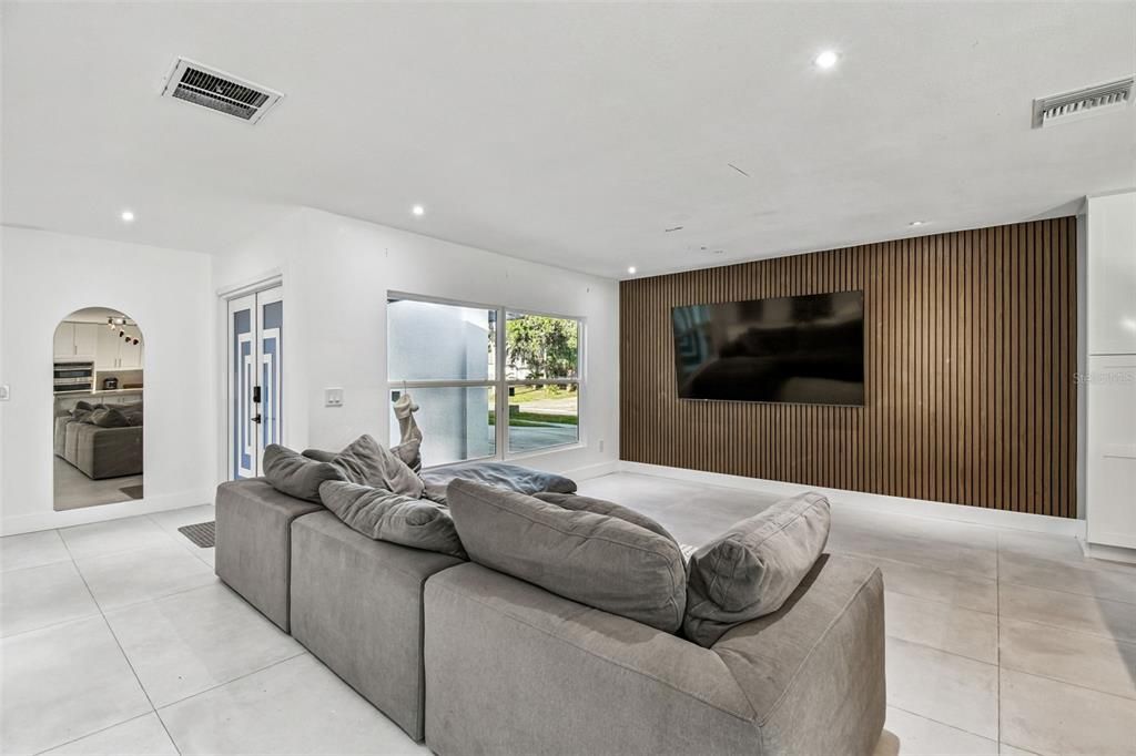 Activo con contrato: $490,000 (4 camas, 3 baños, 2121 Pies cuadrados)