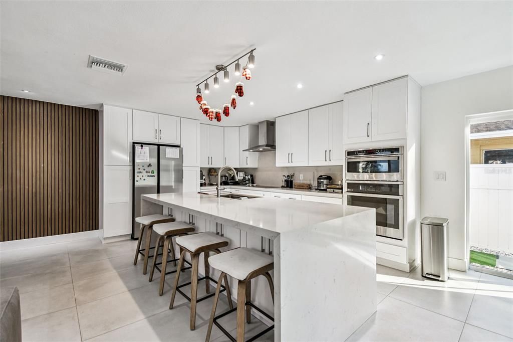 Activo con contrato: $490,000 (4 camas, 3 baños, 2121 Pies cuadrados)