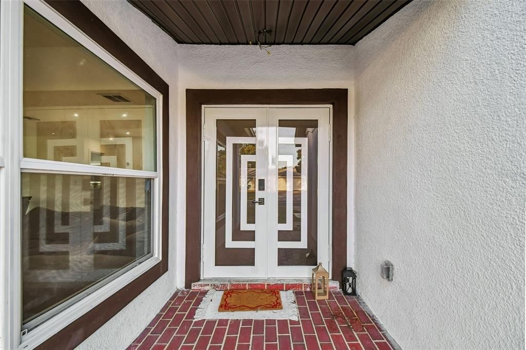 Activo con contrato: $490,000 (4 camas, 3 baños, 2121 Pies cuadrados)