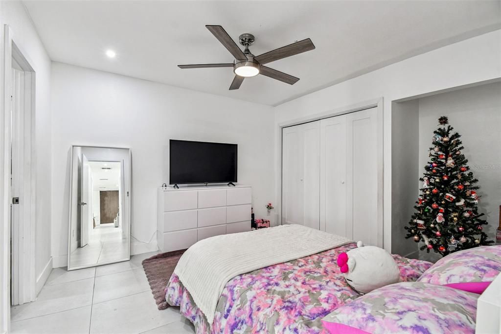 Activo con contrato: $490,000 (4 camas, 3 baños, 2121 Pies cuadrados)