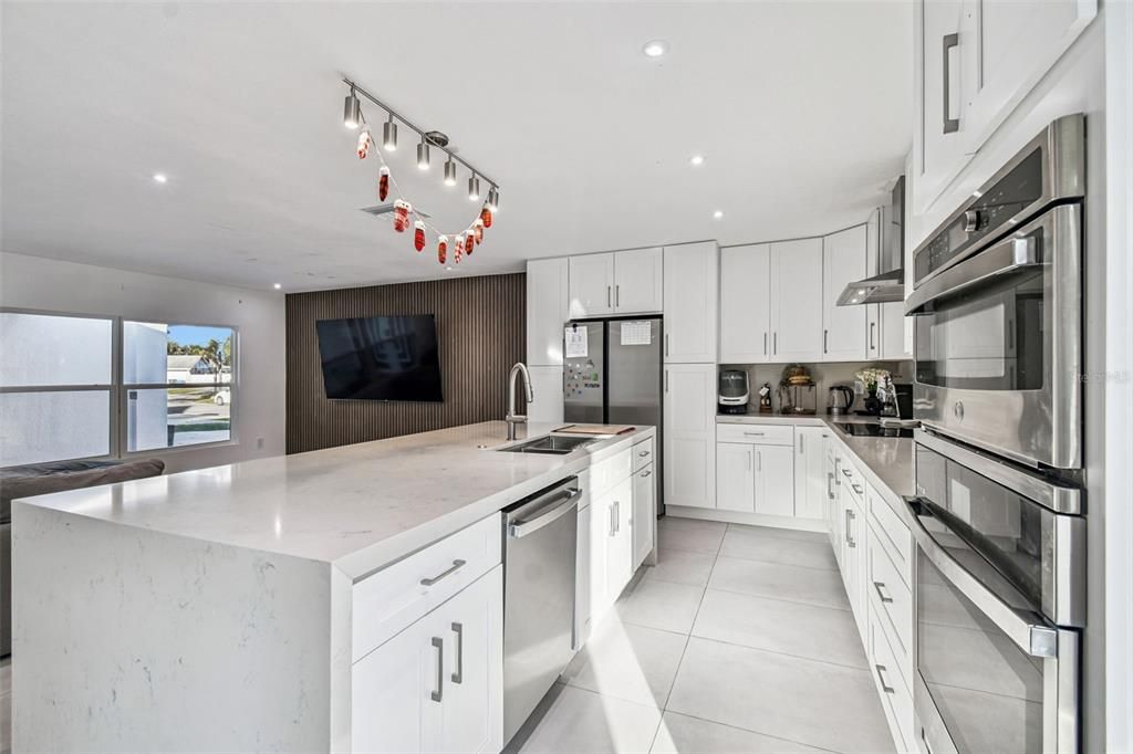 Activo con contrato: $490,000 (4 camas, 3 baños, 2121 Pies cuadrados)