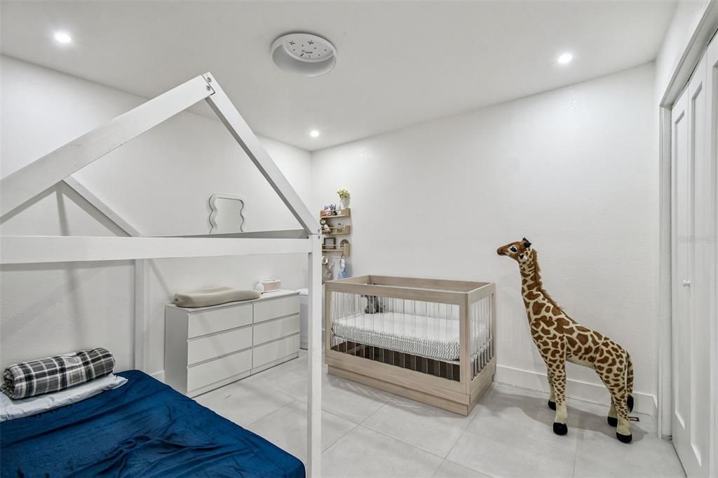 Activo con contrato: $490,000 (4 camas, 3 baños, 2121 Pies cuadrados)