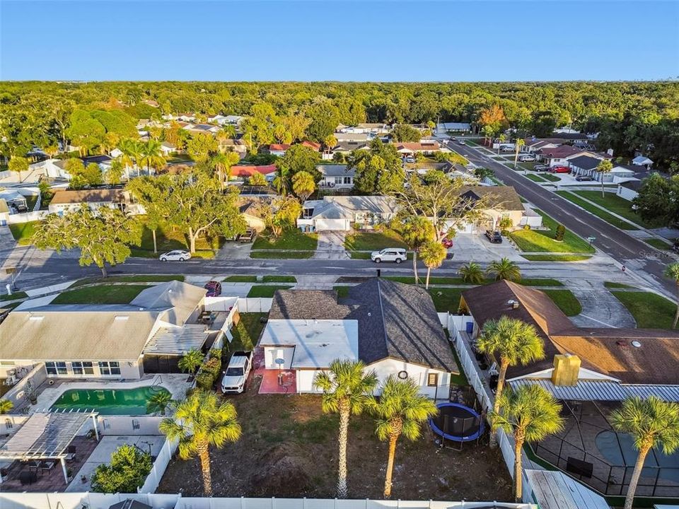 Activo con contrato: $490,000 (4 camas, 3 baños, 2121 Pies cuadrados)