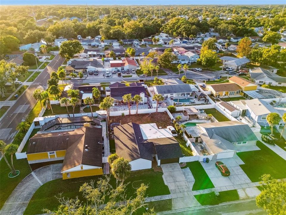 Activo con contrato: $490,000 (4 camas, 3 baños, 2121 Pies cuadrados)