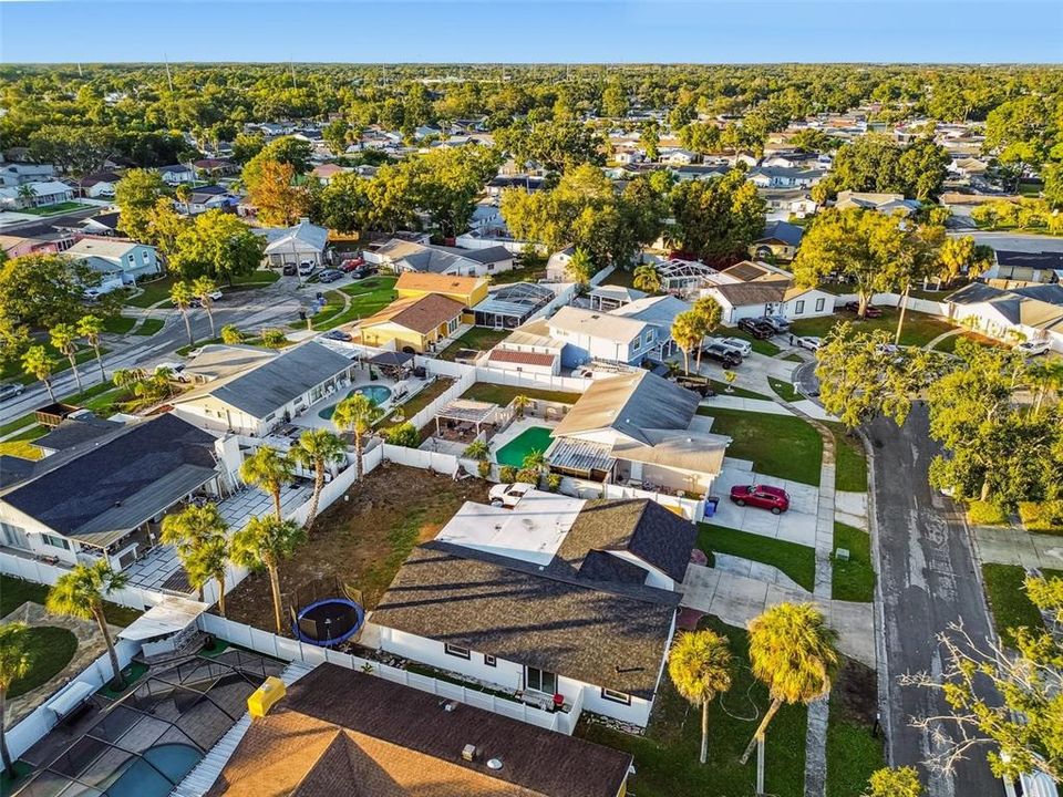 Activo con contrato: $490,000 (4 camas, 3 baños, 2121 Pies cuadrados)