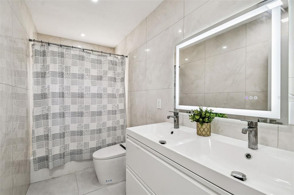 Activo con contrato: $490,000 (4 camas, 3 baños, 2121 Pies cuadrados)