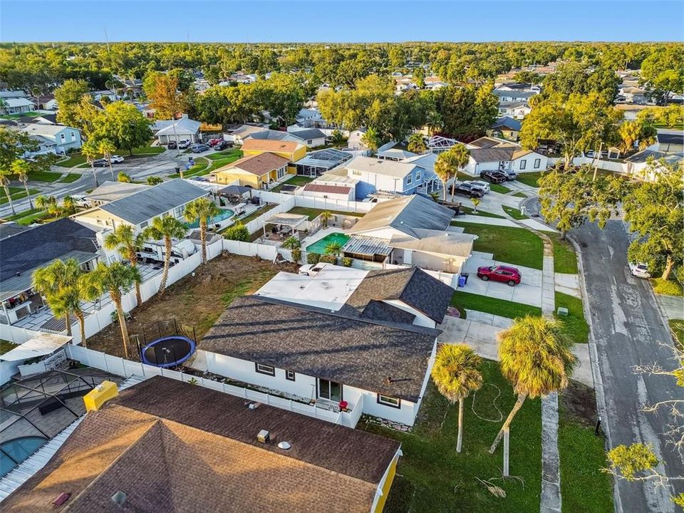 Activo con contrato: $490,000 (4 camas, 3 baños, 2121 Pies cuadrados)