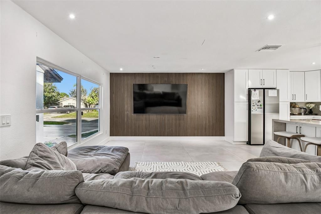 Activo con contrato: $490,000 (4 camas, 3 baños, 2121 Pies cuadrados)