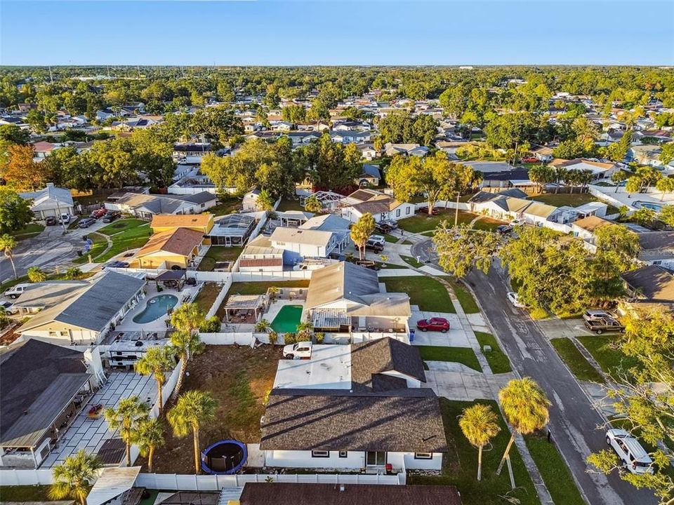 Activo con contrato: $490,000 (4 camas, 3 baños, 2121 Pies cuadrados)