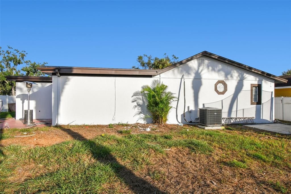 Activo con contrato: $490,000 (4 camas, 3 baños, 2121 Pies cuadrados)