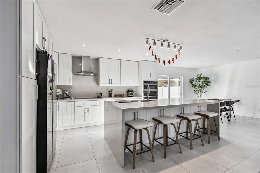 Activo con contrato: $490,000 (4 camas, 3 baños, 2121 Pies cuadrados)