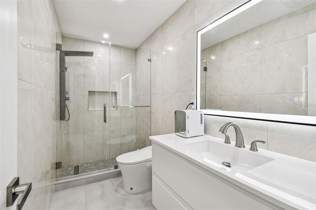 Activo con contrato: $490,000 (4 camas, 3 baños, 2121 Pies cuadrados)