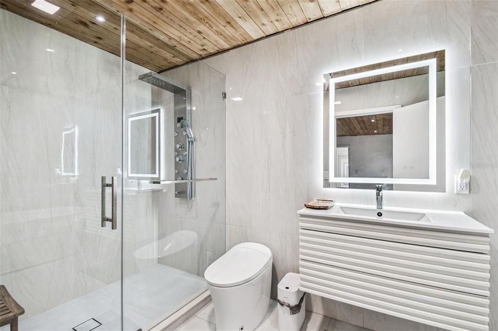 Activo con contrato: $490,000 (4 camas, 3 baños, 2121 Pies cuadrados)