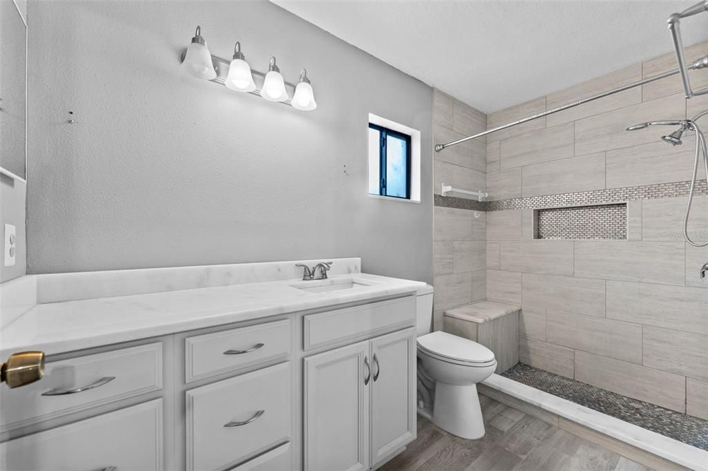 合同活跃: $309,900 (3 贝兹, 2 浴室, 1473 平方英尺)