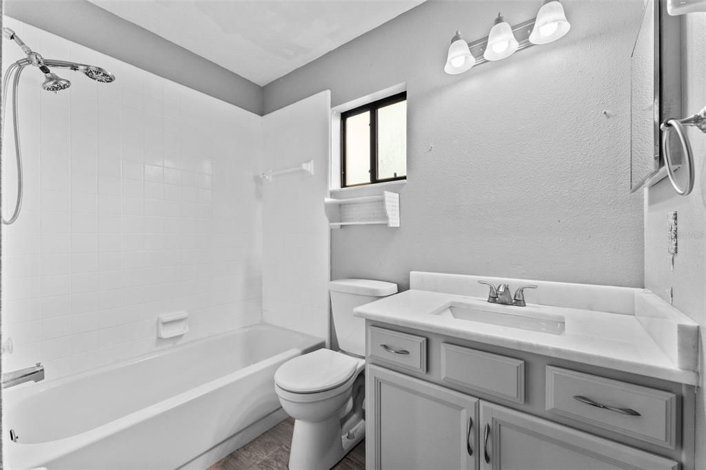 合同活跃: $309,900 (3 贝兹, 2 浴室, 1473 平方英尺)