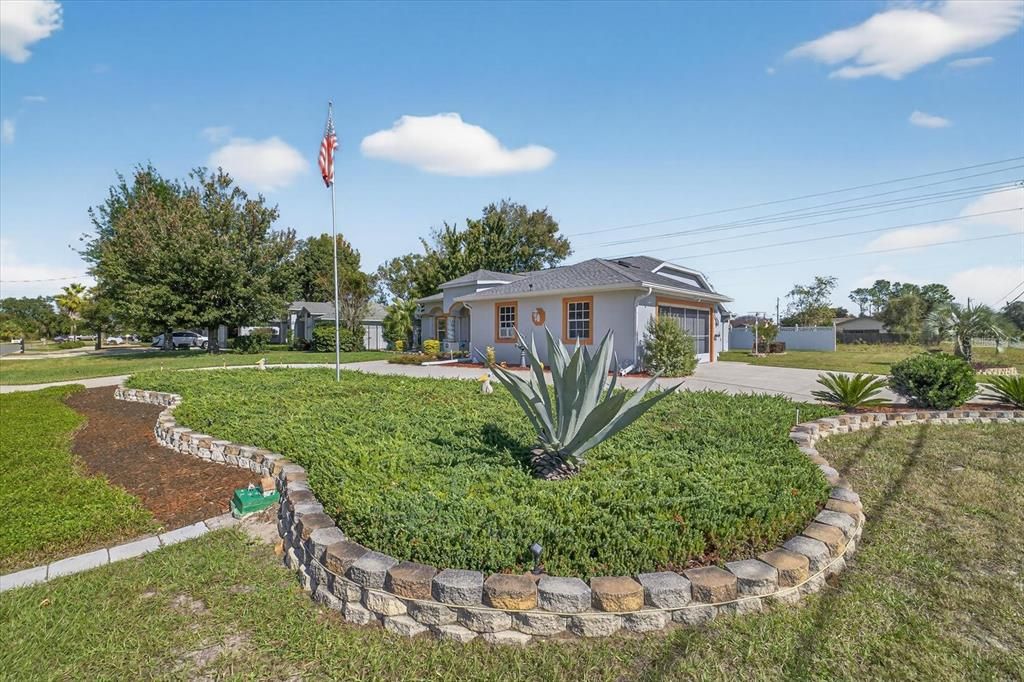 Active With Contract: $350,000 (3 beds, 3 baths, 1839 Square Feet)