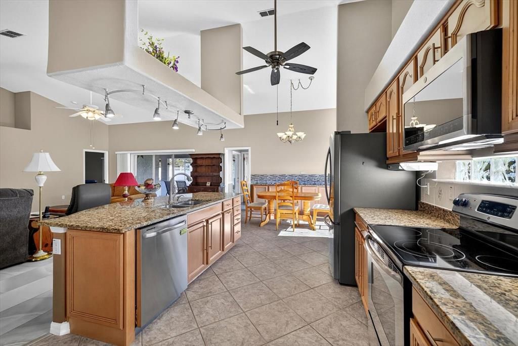 Active With Contract: $350,000 (3 beds, 3 baths, 1839 Square Feet)