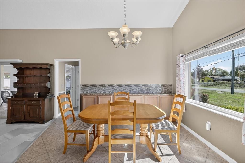 Active With Contract: $350,000 (3 beds, 3 baths, 1839 Square Feet)