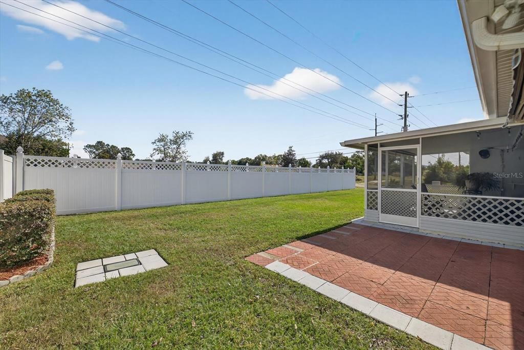Active With Contract: $350,000 (3 beds, 3 baths, 1839 Square Feet)