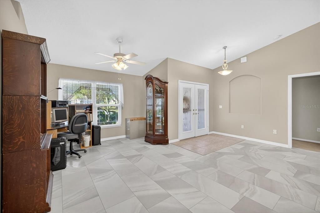 Active With Contract: $350,000 (3 beds, 3 baths, 1839 Square Feet)