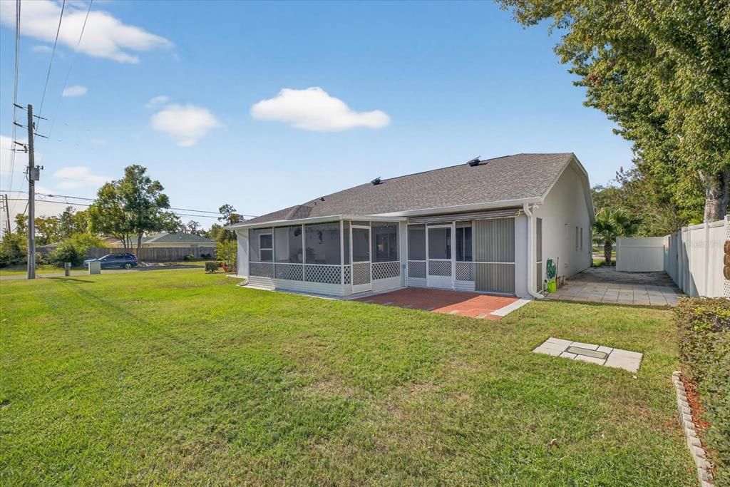 Active With Contract: $350,000 (3 beds, 3 baths, 1839 Square Feet)
