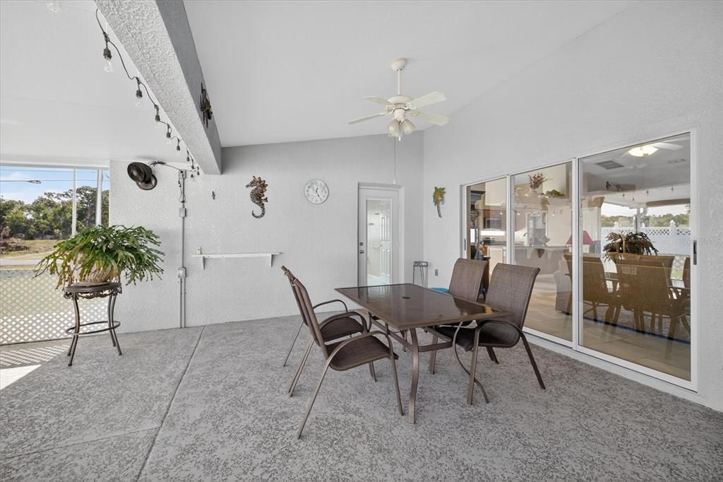 Active With Contract: $350,000 (3 beds, 3 baths, 1839 Square Feet)