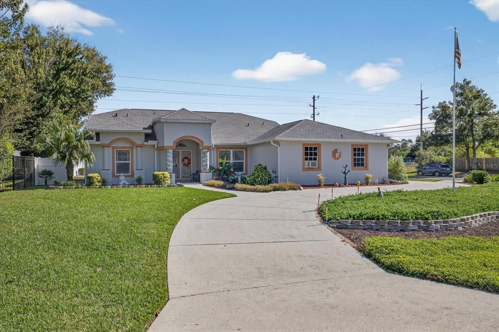 Active With Contract: $350,000 (3 beds, 3 baths, 1839 Square Feet)