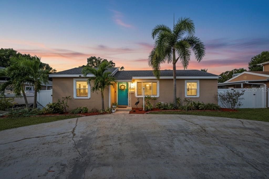 For Sale: $499,900 (3 beds, 2 baths, 1525 Square Feet)