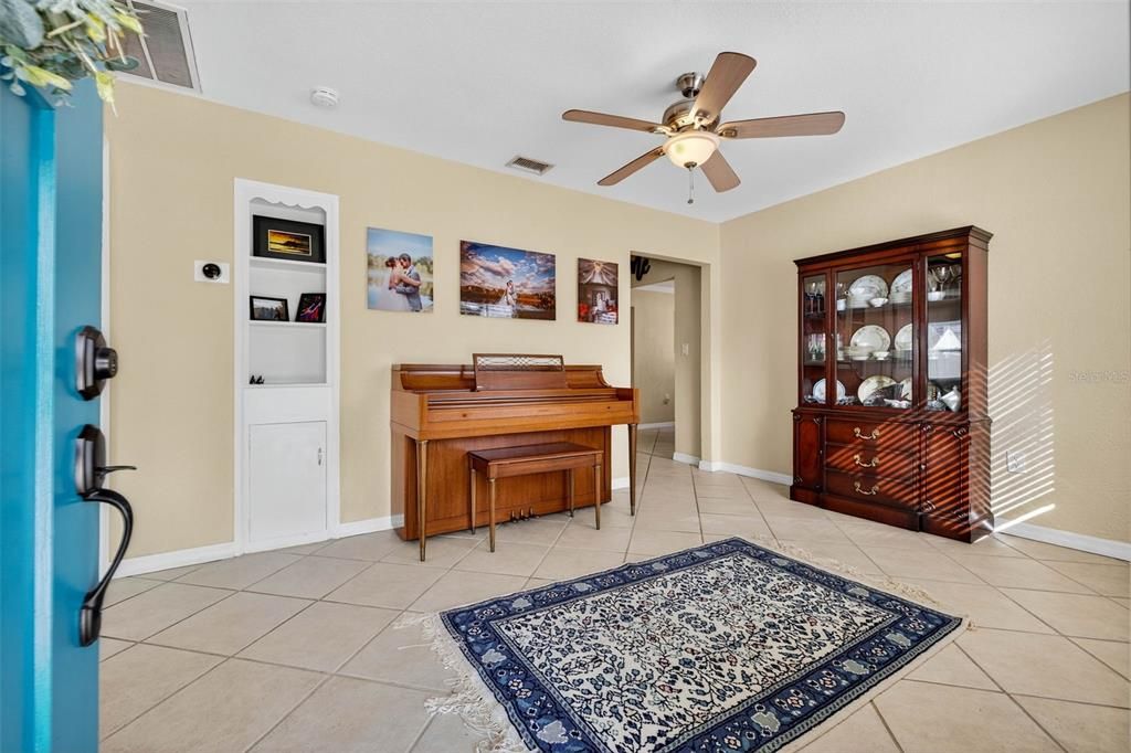 For Sale: $499,900 (3 beds, 2 baths, 1525 Square Feet)