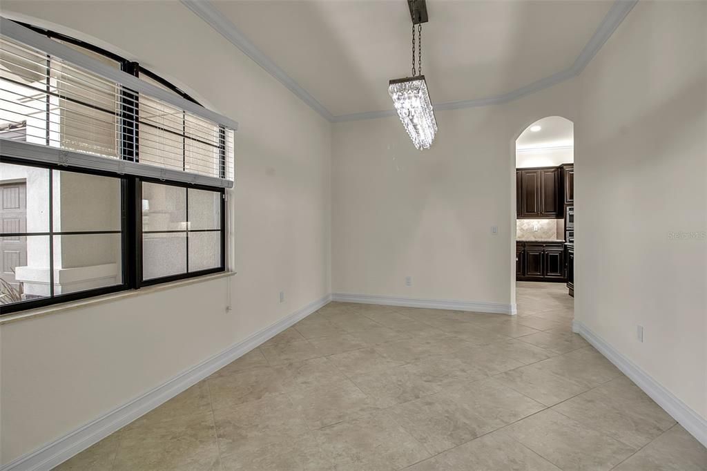 На продажу: $1,350,000 (6 спален, 4 ванн, 3808 Квадратных фут)