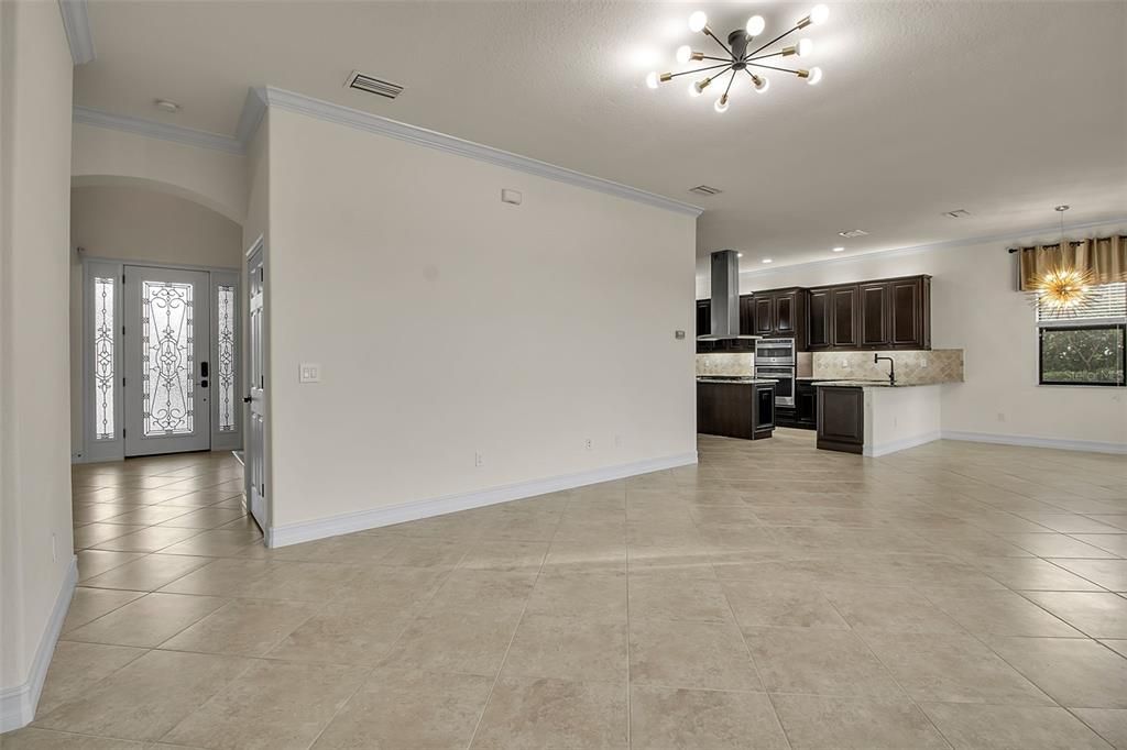 На продажу: $1,350,000 (6 спален, 4 ванн, 3808 Квадратных фут)