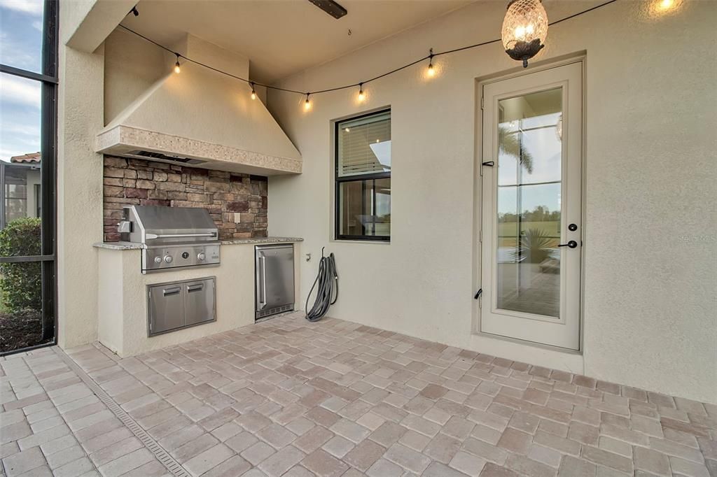 На продажу: $1,350,000 (6 спален, 4 ванн, 3808 Квадратных фут)