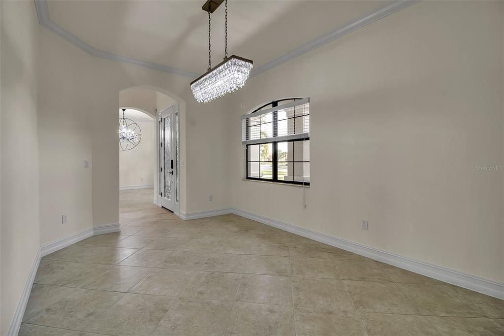 На продажу: $1,350,000 (6 спален, 4 ванн, 3808 Квадратных фут)