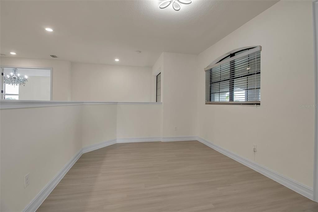 На продажу: $1,350,000 (6 спален, 4 ванн, 3808 Квадратных фут)