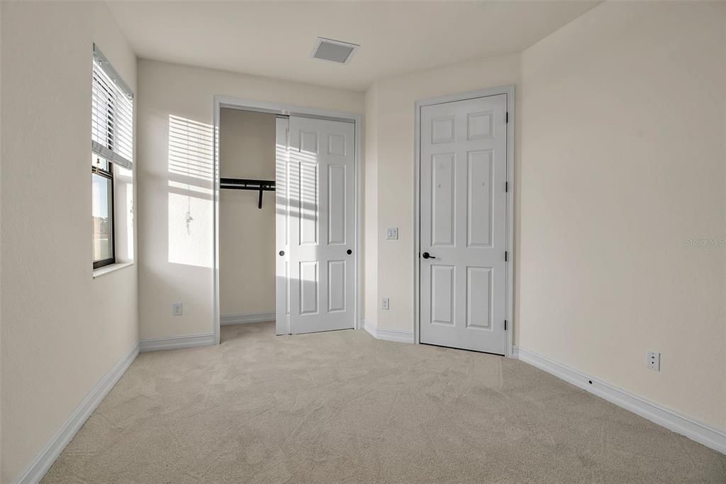 На продажу: $1,350,000 (6 спален, 4 ванн, 3808 Квадратных фут)