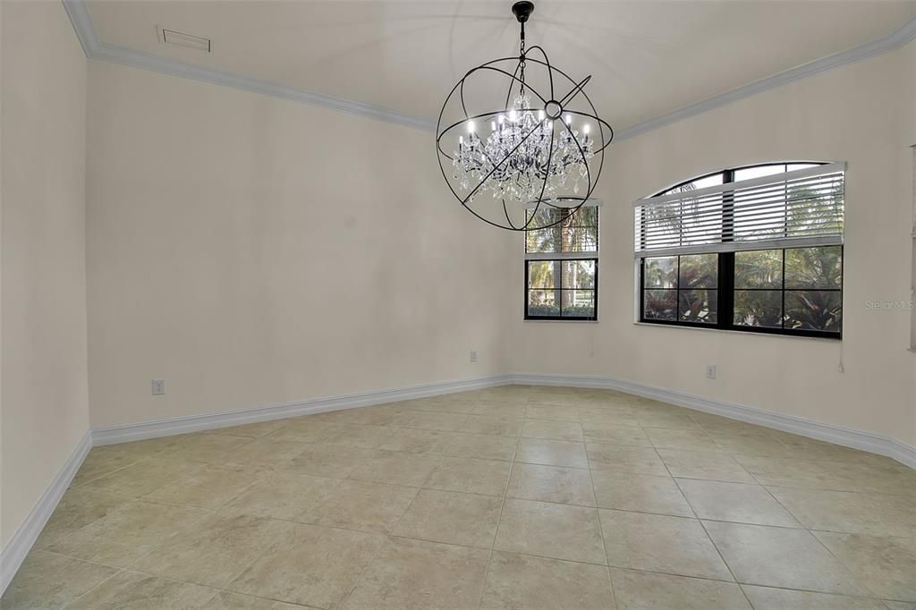 На продажу: $1,350,000 (6 спален, 4 ванн, 3808 Квадратных фут)